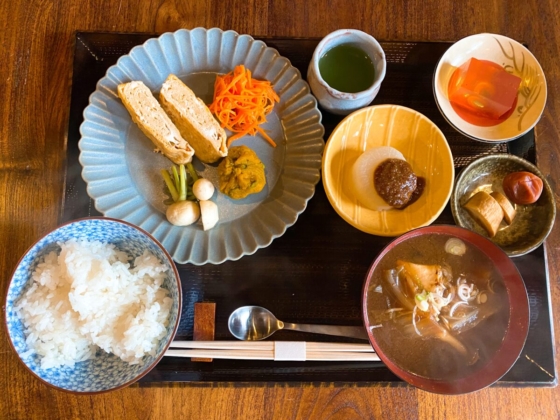 【レポート】朝ヨガと朝食 in Satoyama villa 本陣